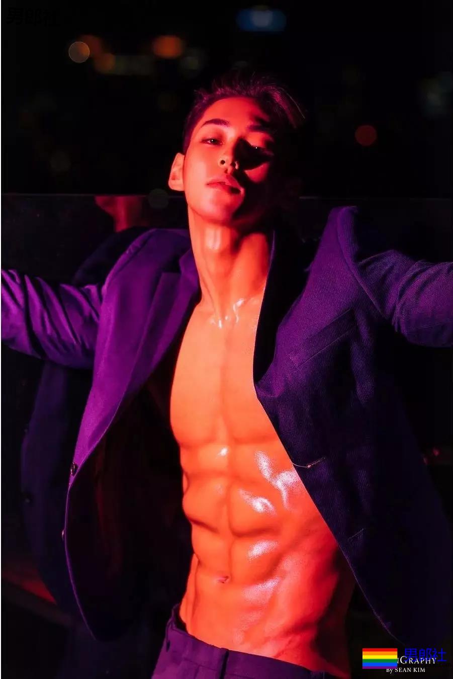 筋肉健身男模，韩国人都是统一模子印出来的么 - 51虹马