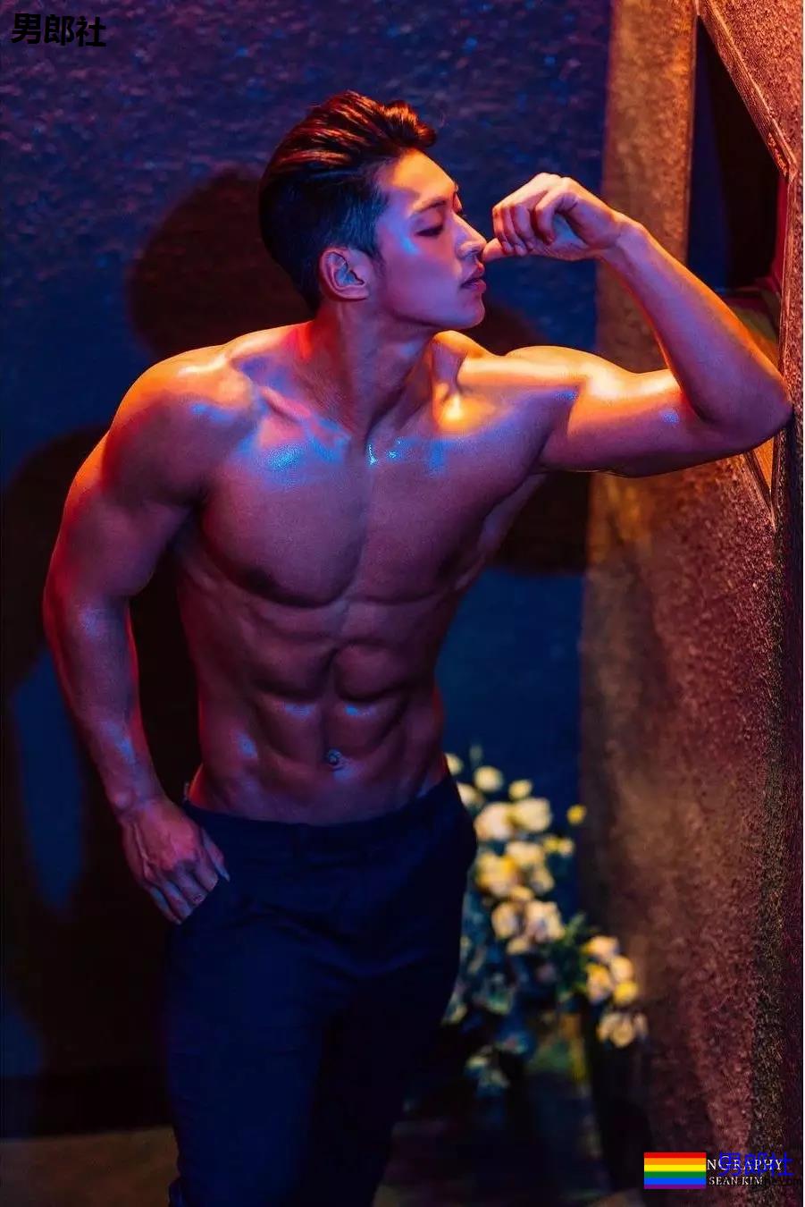 筋肉健身男模，韩国人都是统一模子印出来的么 - 51虹马