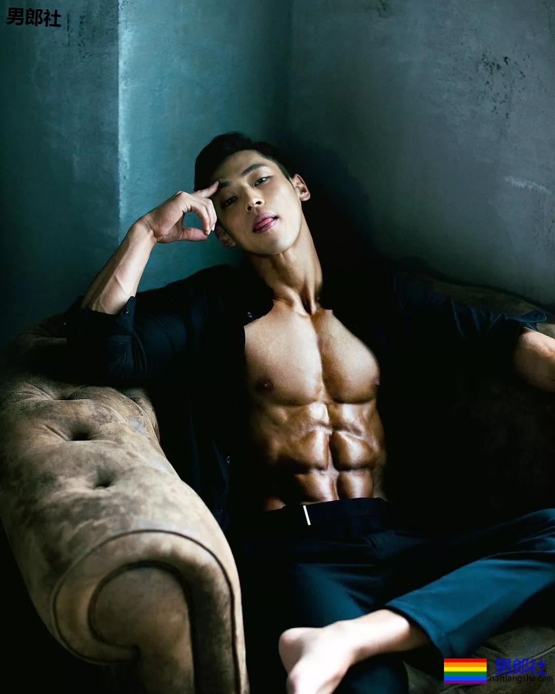 筋肉健身男模，韩国人都是统一模子印出来的么 - 51虹马