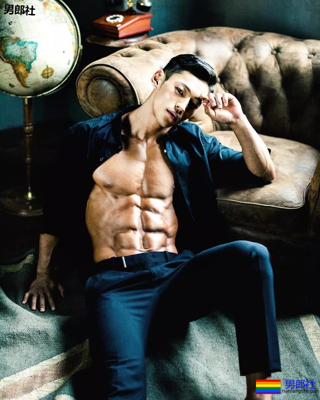 筋肉健身男模，韩国人都是统一模子印出来的么 - 51虹马