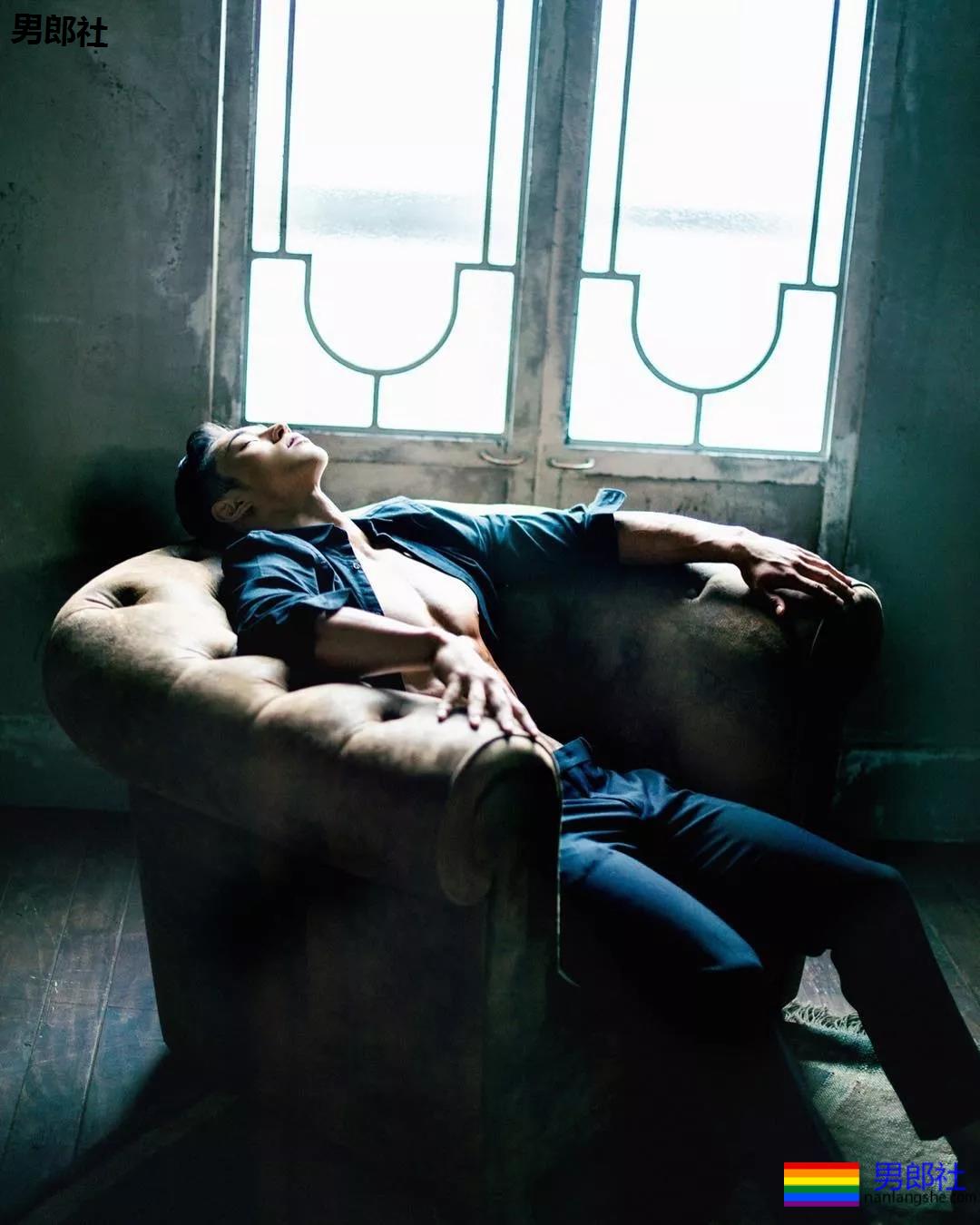 筋肉健身男模，韩国人都是统一模子印出来的么 - 51虹马