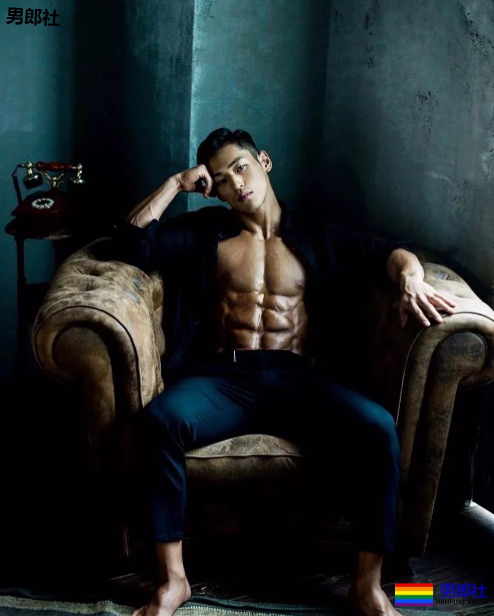 筋肉健身男模，韩国人都是统一模子印出来的么 - 51虹马