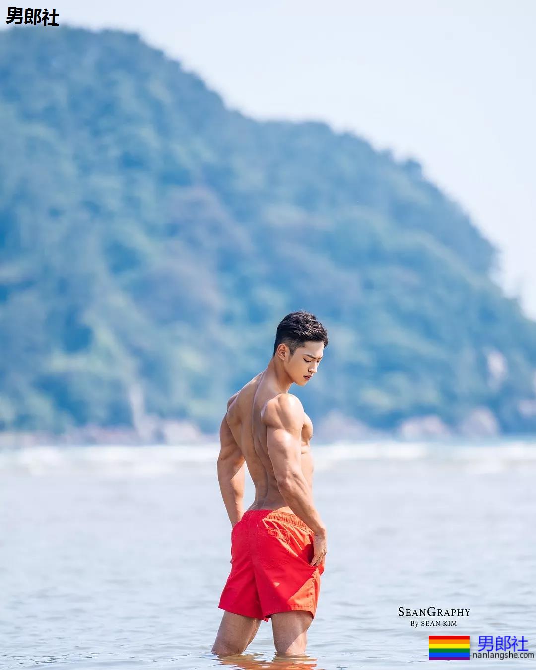 筋肉健身男模，韩国人都是统一模子印出来的么 - 51虹马