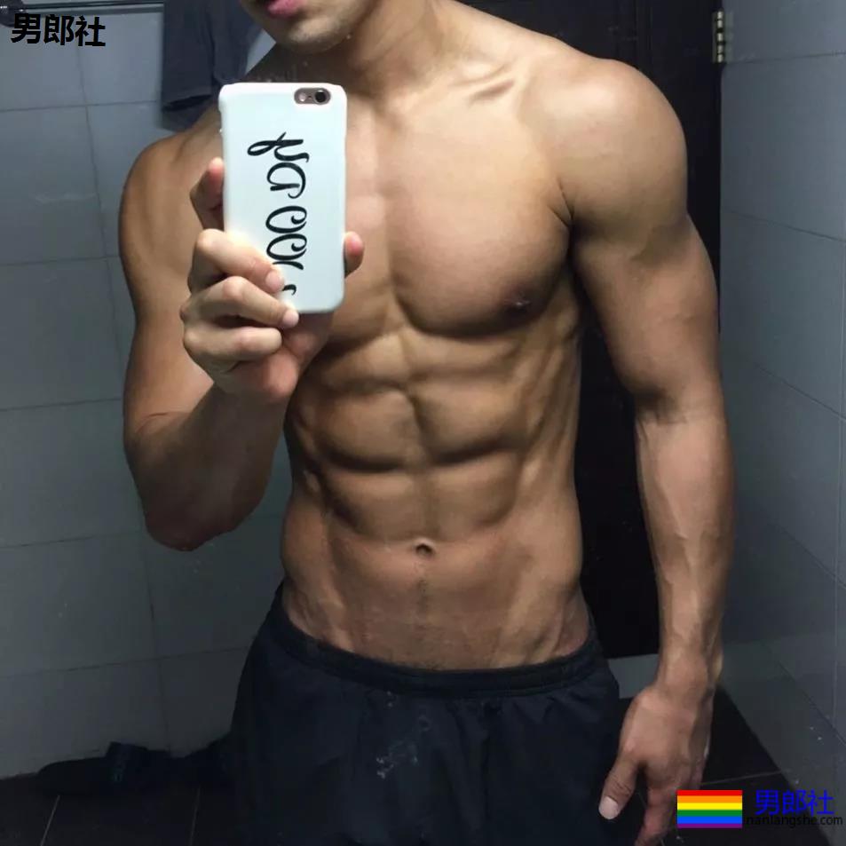 筋肉健身男模，韩国人都是统一模子印出来的么 - 51虹马