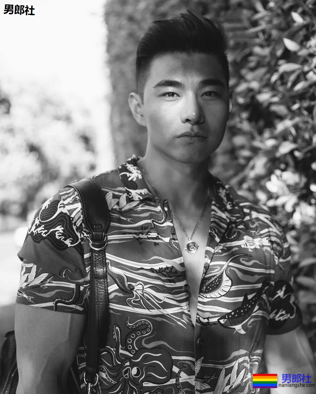 一枚阳刚帅气中年爷们，超man私照真的太浓烈! - 51虹马