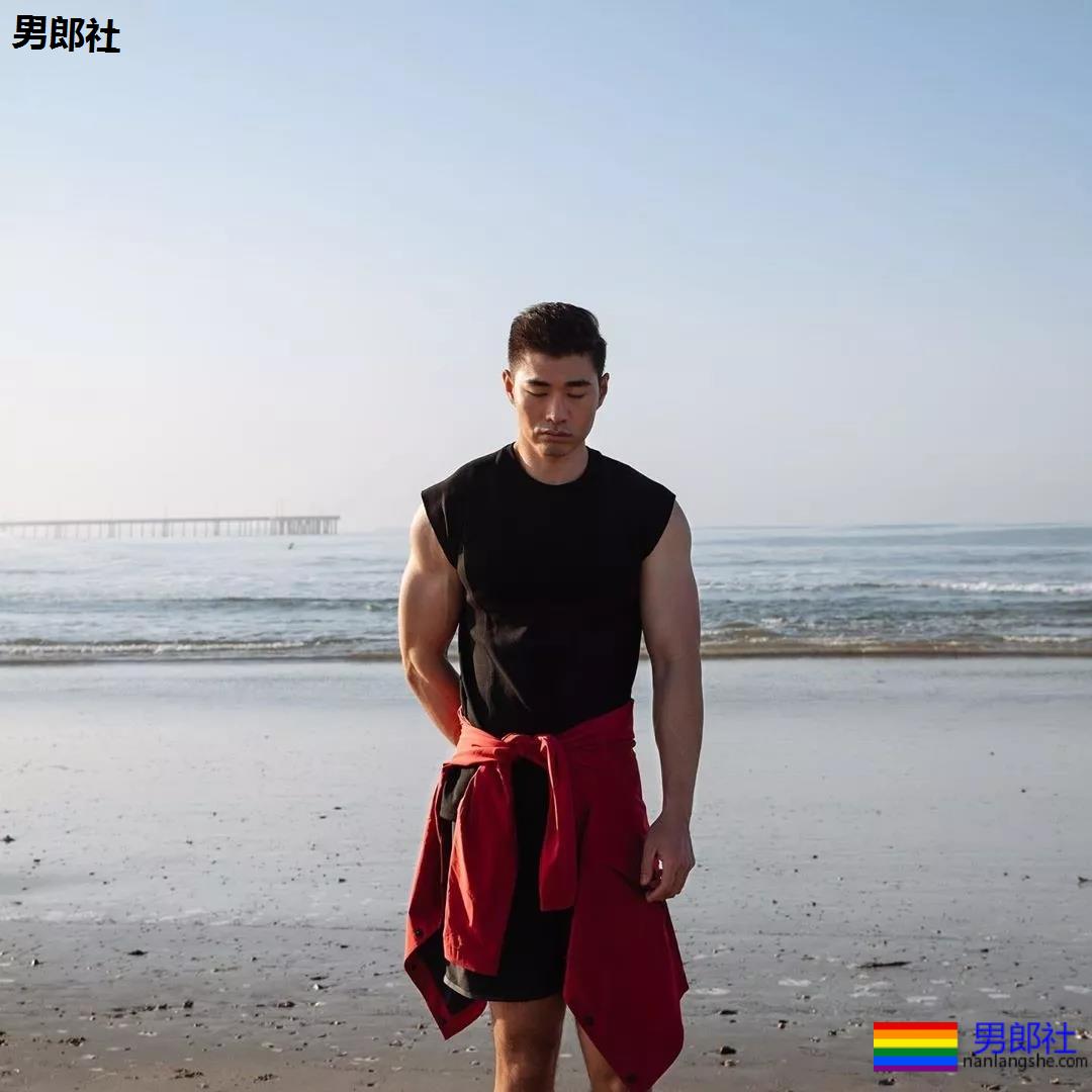 一枚阳刚帅气中年爷们，超man私照真的太浓烈! - 51虹马