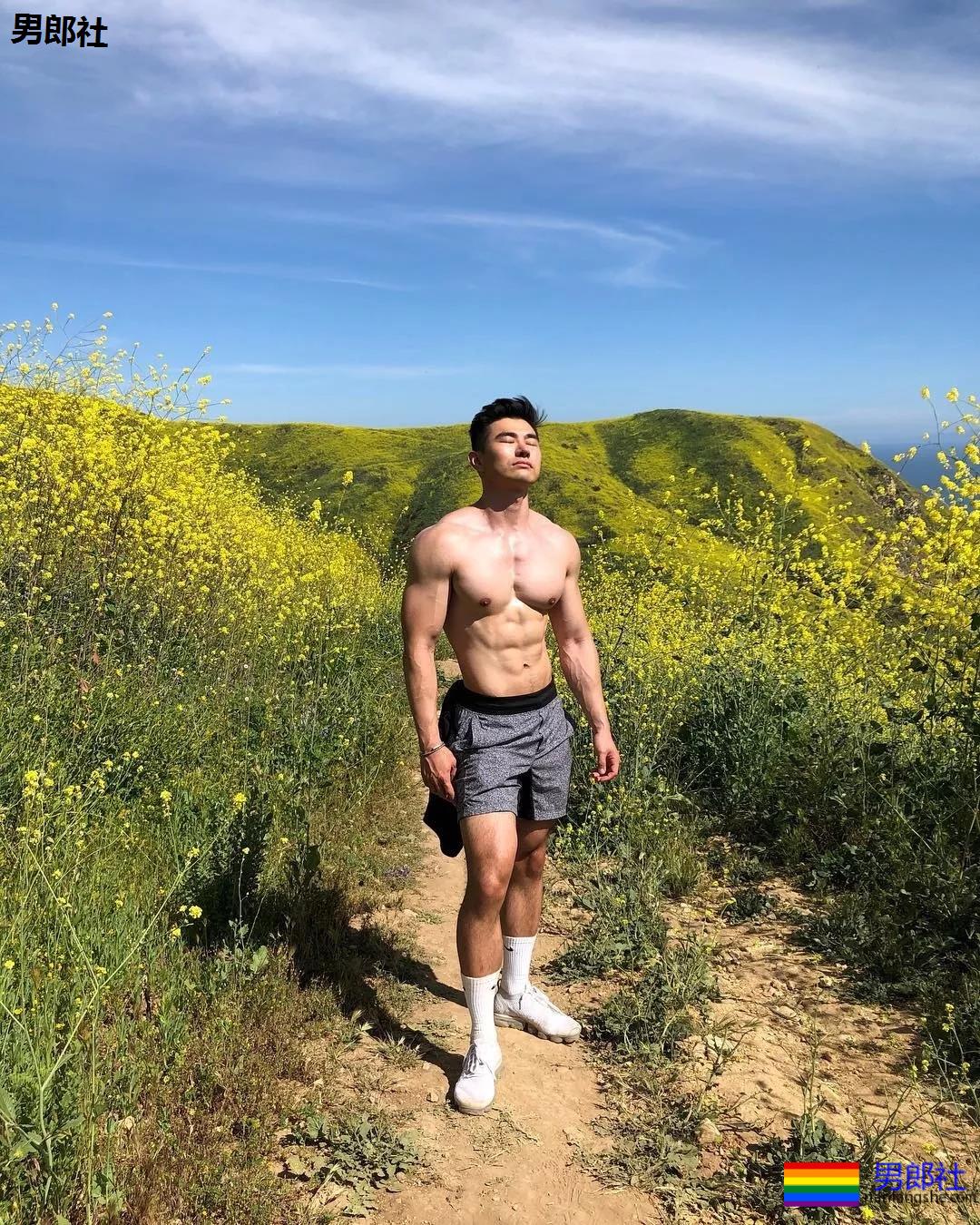 一枚阳刚帅气中年爷们，超man私照真的太浓烈! - 51虹马