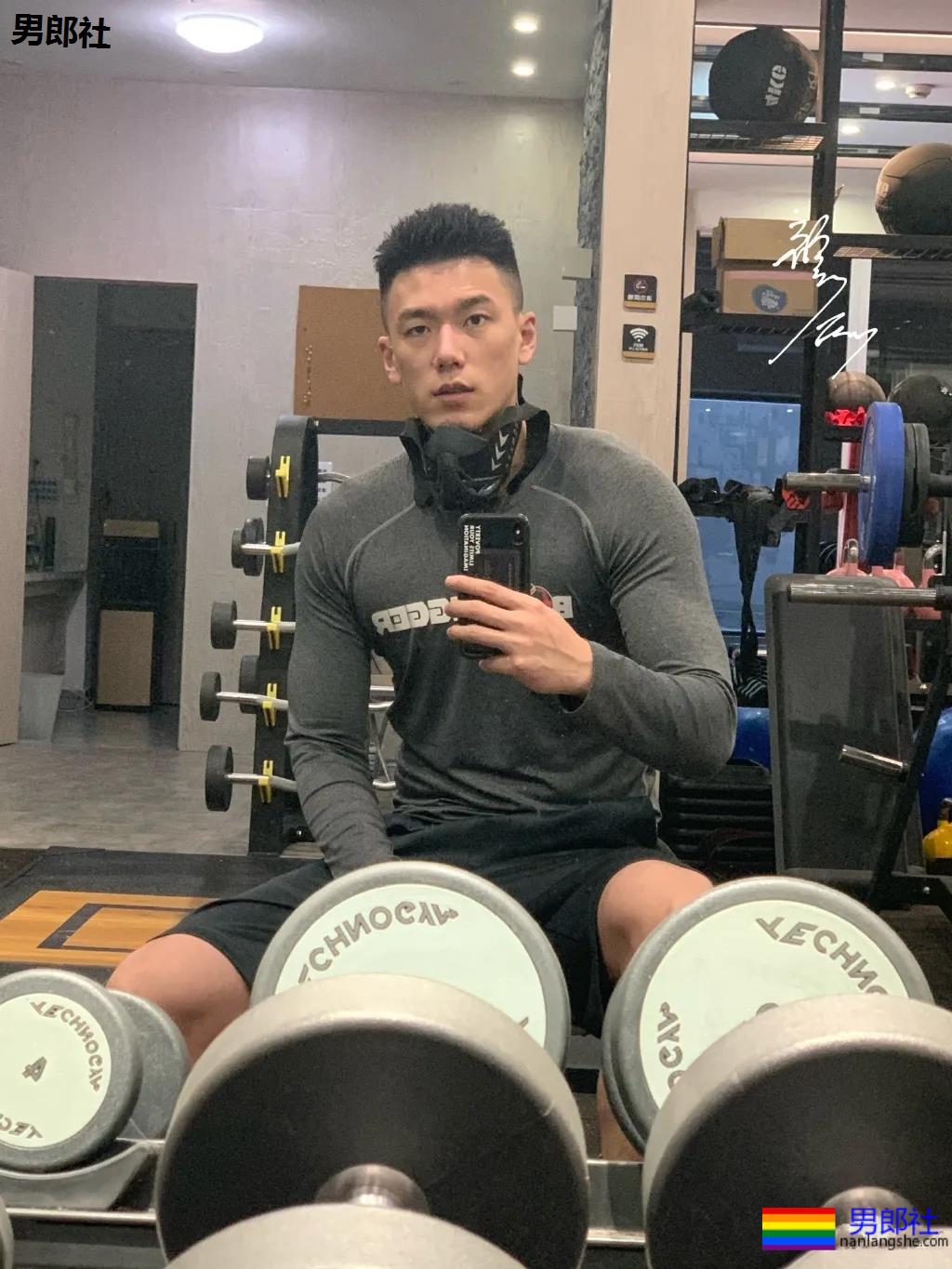 197CM大长腿排球运动员,痞帅腹肌长腿大鼻子超A惹! - 51虹马 197CM大长腿排球运动员,痞帅腹肌长腿大鼻子超A惹! - 51虹马