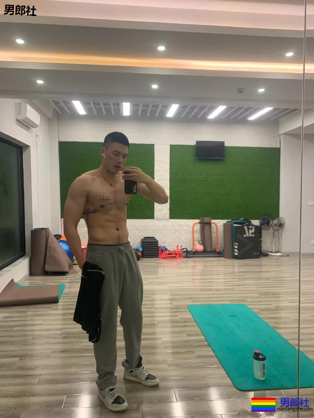 197CM大长腿排球运动员,痞帅腹肌长腿大鼻子超A惹! - 51虹马 197CM大长腿排球运动员,痞帅腹肌长腿大鼻子超A惹! - 51虹马