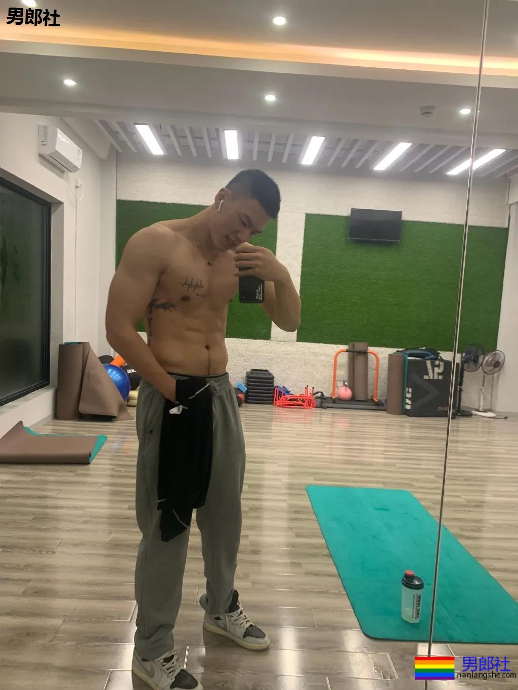 197CM大长腿排球运动员,痞帅腹肌长腿大鼻子超A惹! - 51虹马 197CM大长腿排球运动员,痞帅腹肌长腿大鼻子超A惹! - 51虹马