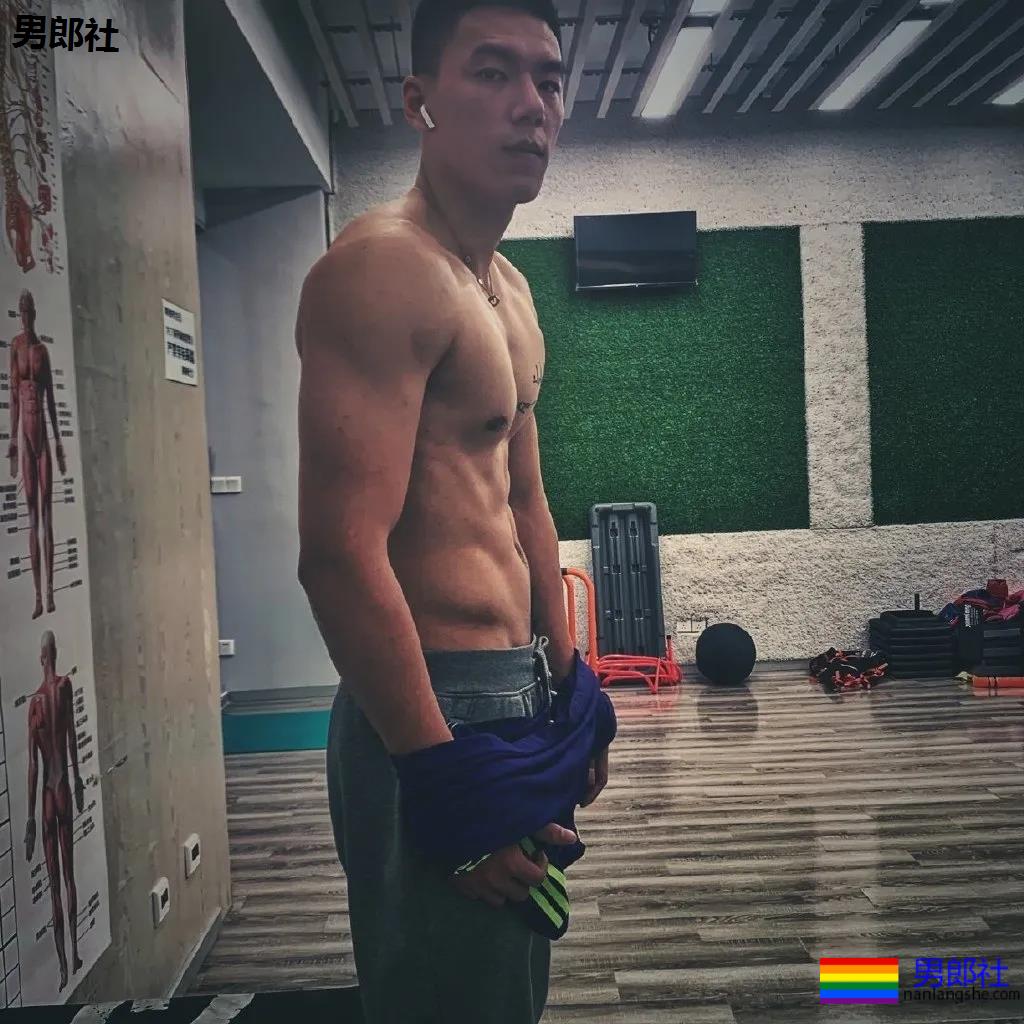 197CM大长腿排球运动员,痞帅腹肌长腿大鼻子超A惹! - 51虹马 197CM大长腿排球运动员,痞帅腹肌长腿大鼻子超A惹! - 51虹马