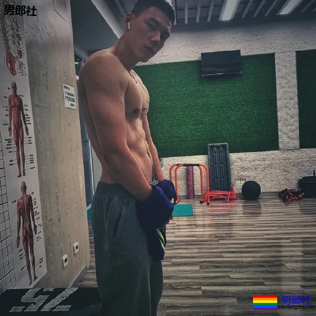 197CM大长腿排球运动员,痞帅腹肌长腿大鼻子超A惹! - 51虹马 197CM大长腿排球运动员,痞帅腹肌长腿大鼻子超A惹! - 51虹马