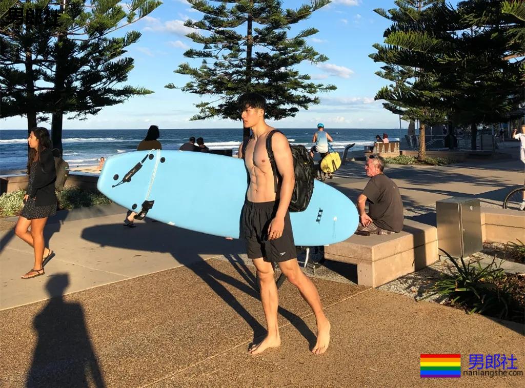 185高鼻梁筋肉大弟弟，狼腰长腿翘臀我可以玩儿一年！ - 51虹马