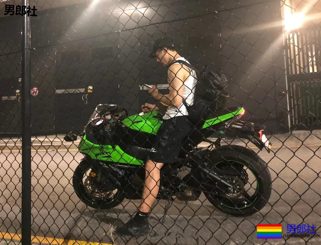 185高鼻梁筋肉大弟弟，狼腰长腿翘臀我可以玩儿一年！ - 51虹马