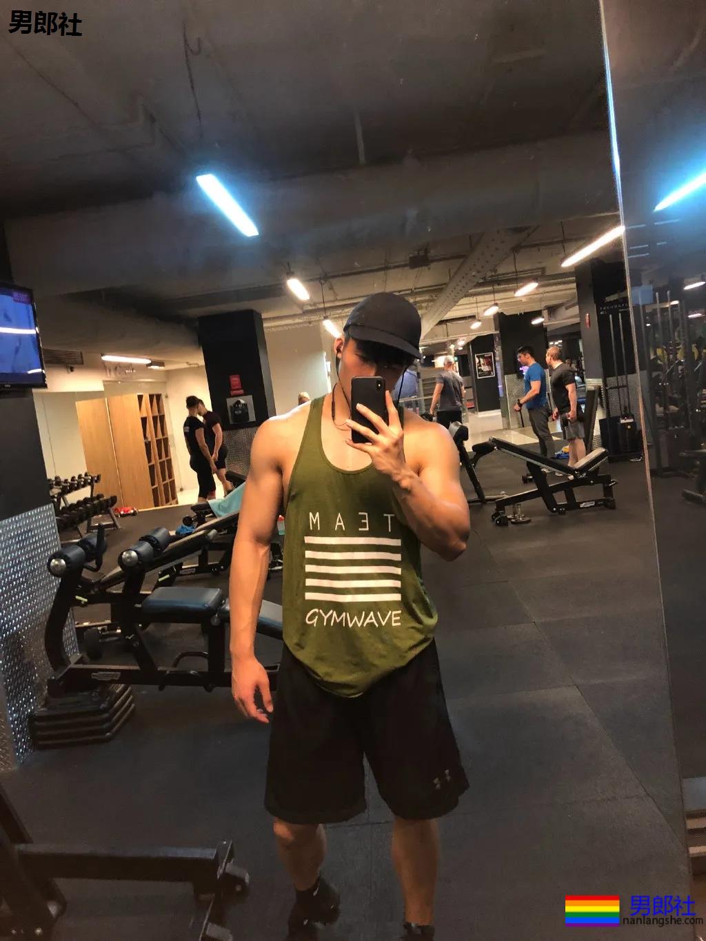 185高鼻梁筋肉大弟弟，狼腰长腿翘臀我可以玩儿一年！ - 51虹马