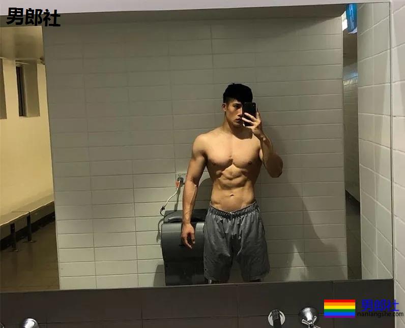 185高鼻梁筋肉大弟弟，狼腰长腿翘臀我可以玩儿一年！ - 51虹马