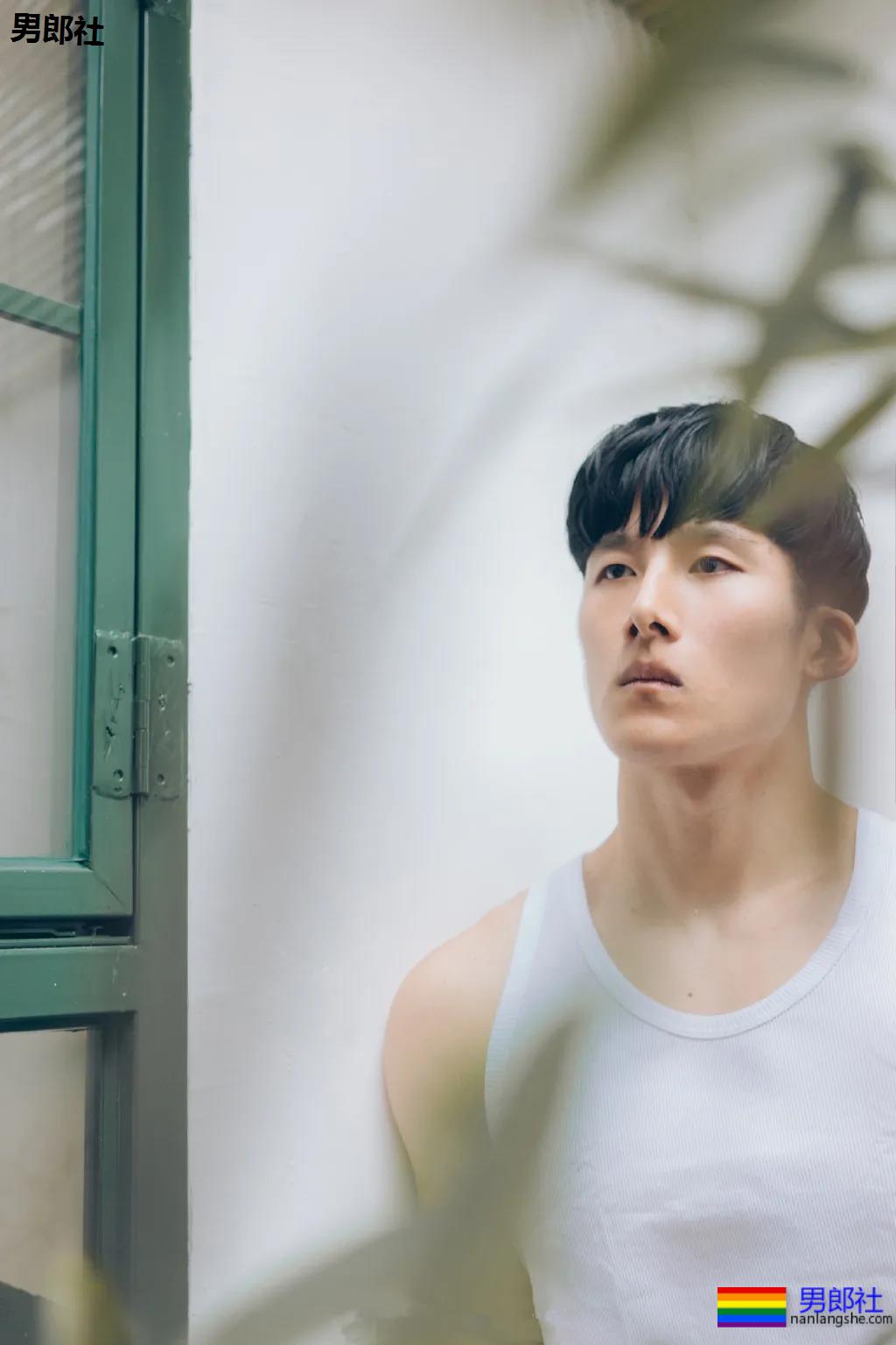 185高鼻梁筋肉大弟弟，狼腰长腿翘臀我可以玩儿一年！ - 51虹马