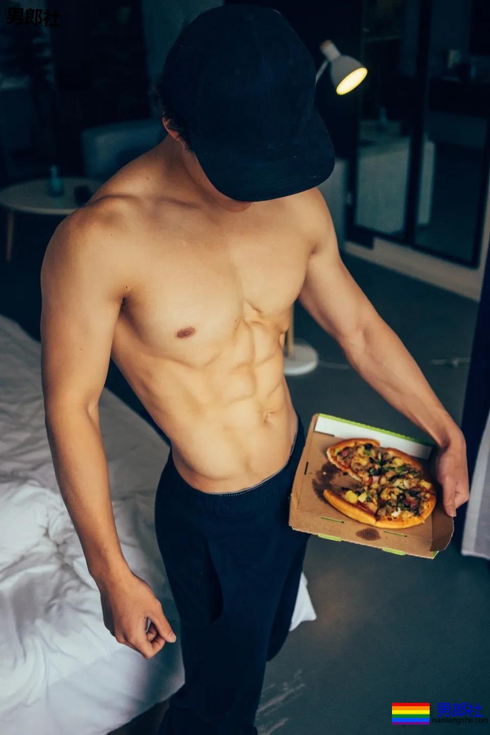 185高鼻梁筋肉大弟弟，狼腰长腿翘臀我可以玩儿一年！ - 51虹马