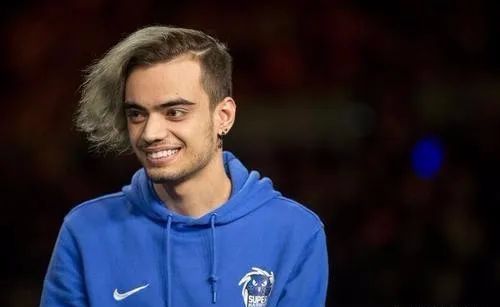 英雄联盟辅助是同性恋，遭ADC联合其他人霸凌 - 51虹马