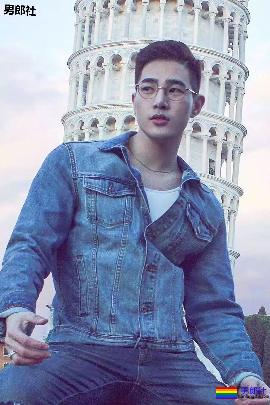 竟有这么帅的语文老师，胸肌练得太大了 - 51虹马