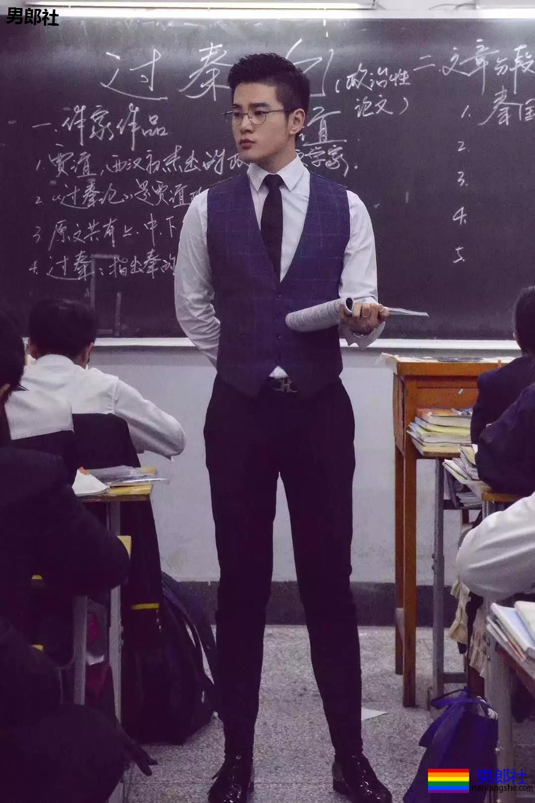 竟有这么帅的语文老师，胸肌练得太大了 - 51虹马