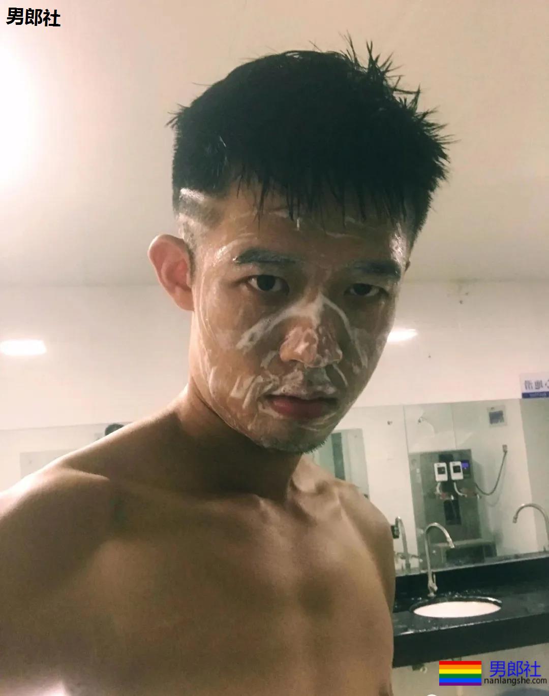 制服，体育生，肌肉男孩，你的男朋友上线撩！ - 51虹马