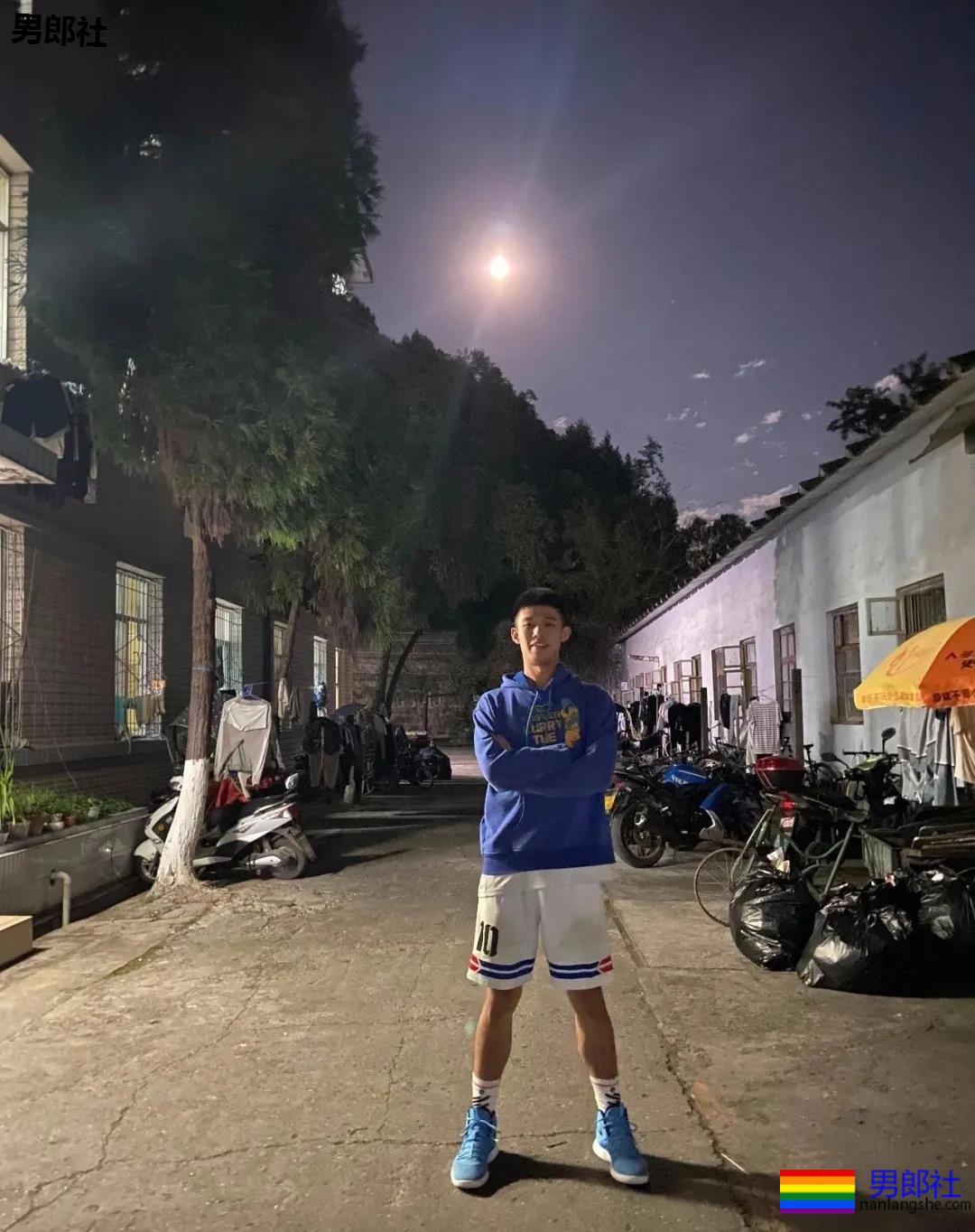 制服，体育生，肌肉男孩，你的男朋友上线撩！ - 51虹马