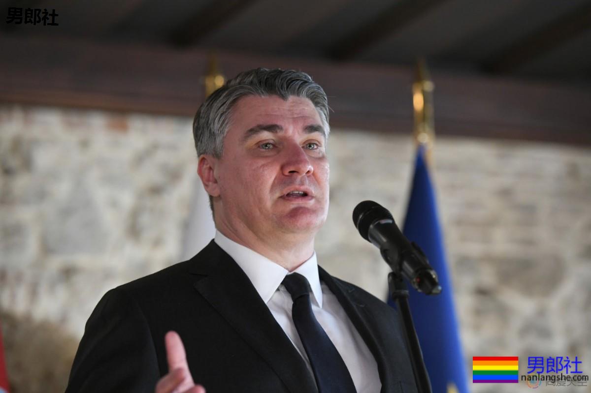 克罗地亚反同群众焚烧同志伴侣人偶 - 51虹马 克罗地亚反同群众焚烧同志伴侣人偶 - 51虹马