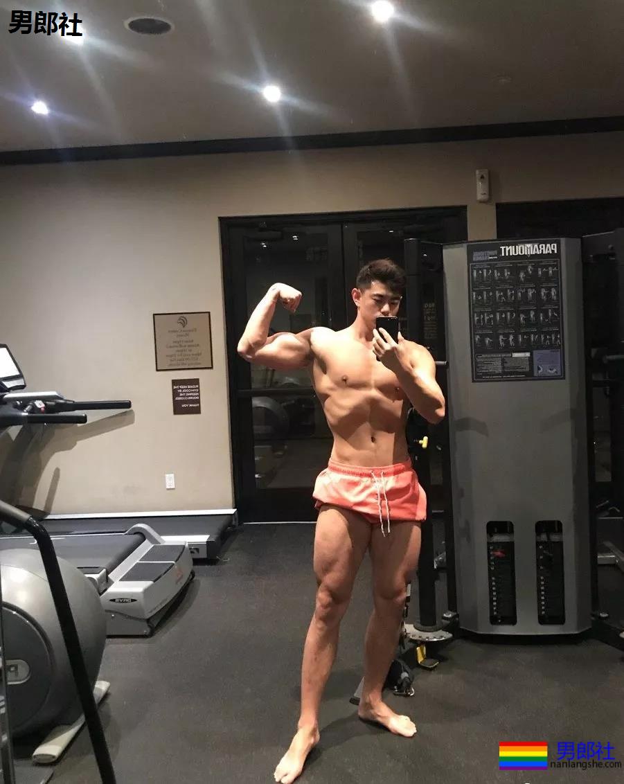 体育生男大十八变？ - 51虹马