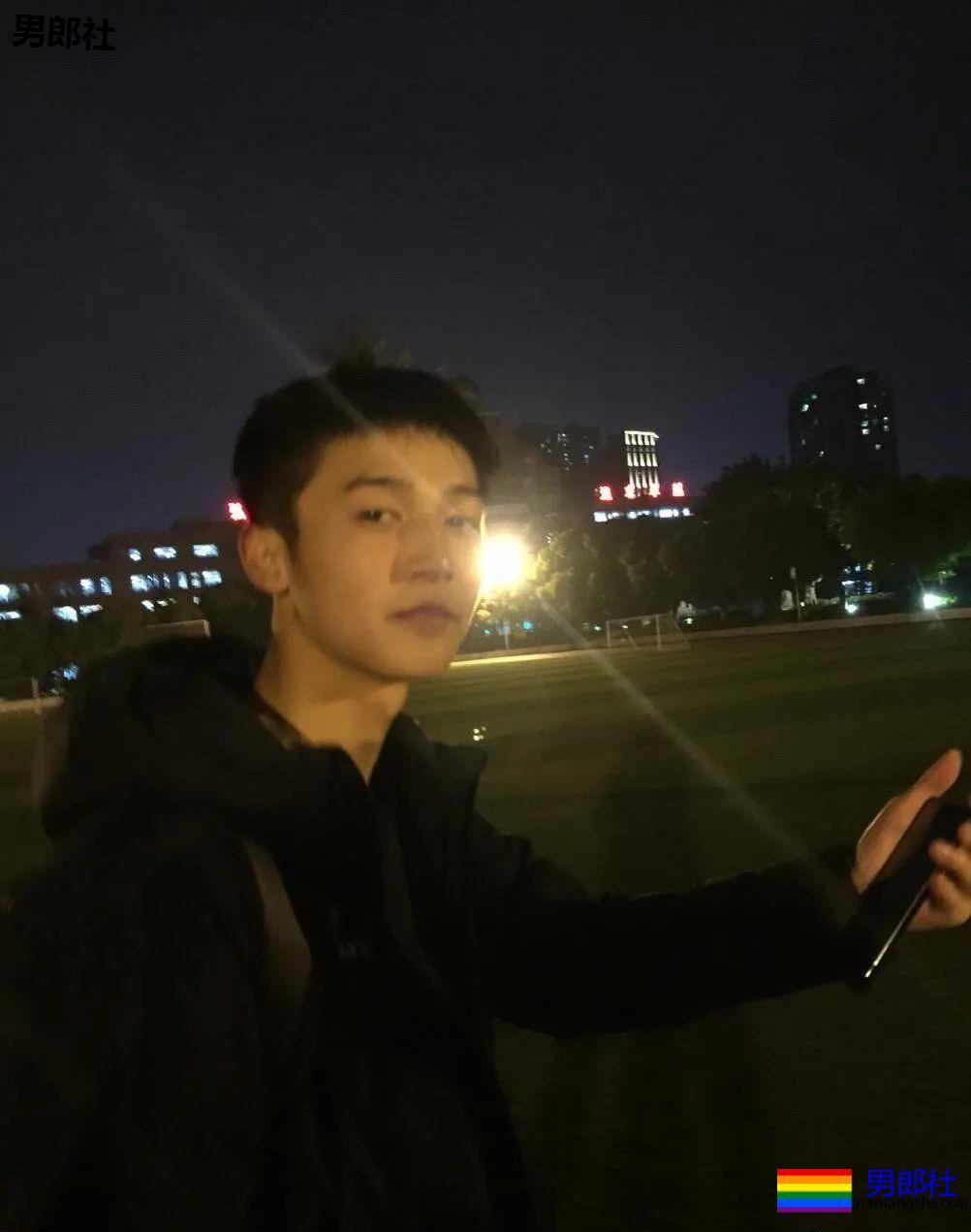 00后越来越大了，换衣室遇到这样的怎么办 - 51虹马