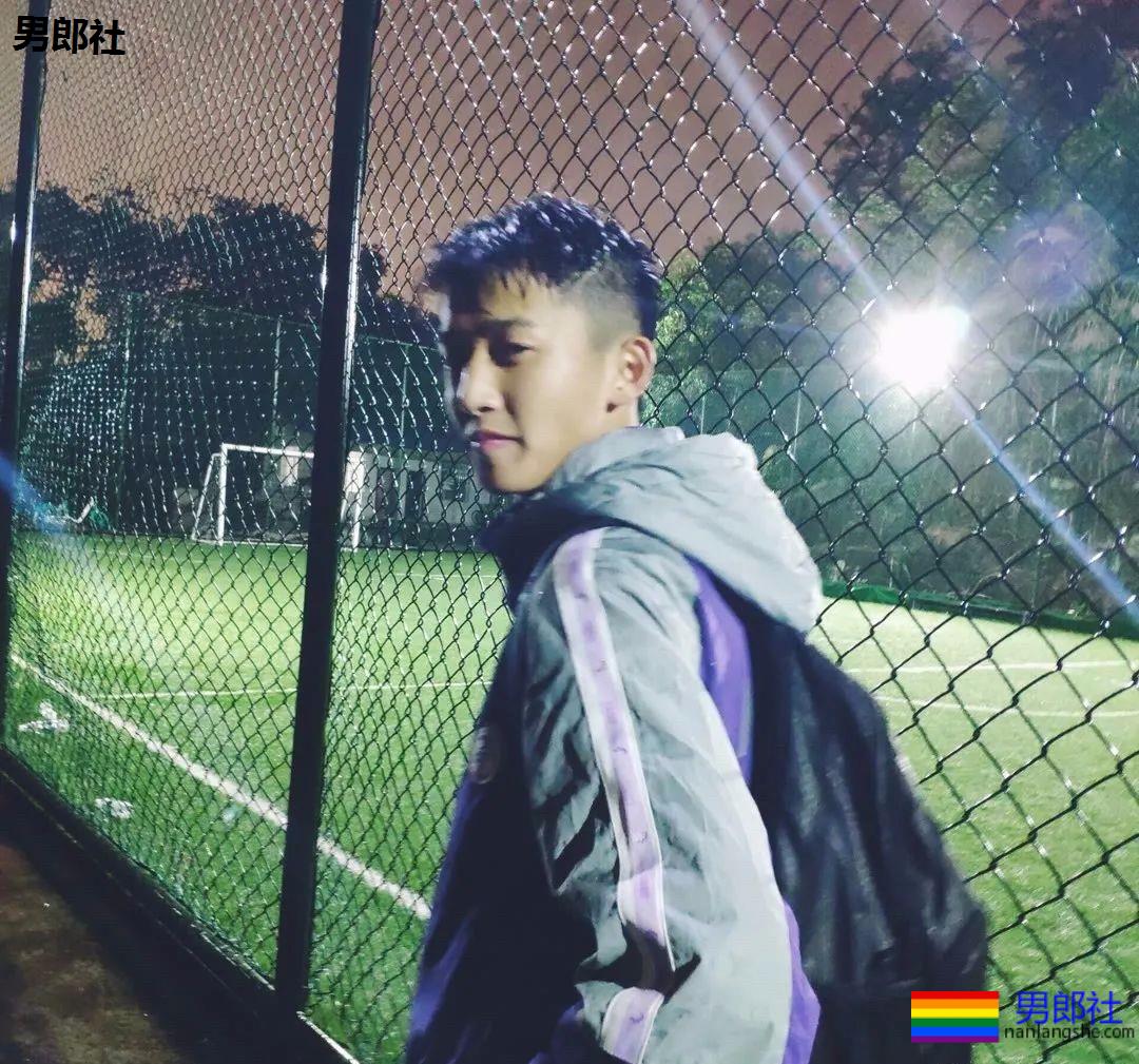 00后越来越大了，换衣室遇到这样的怎么办 - 51虹马