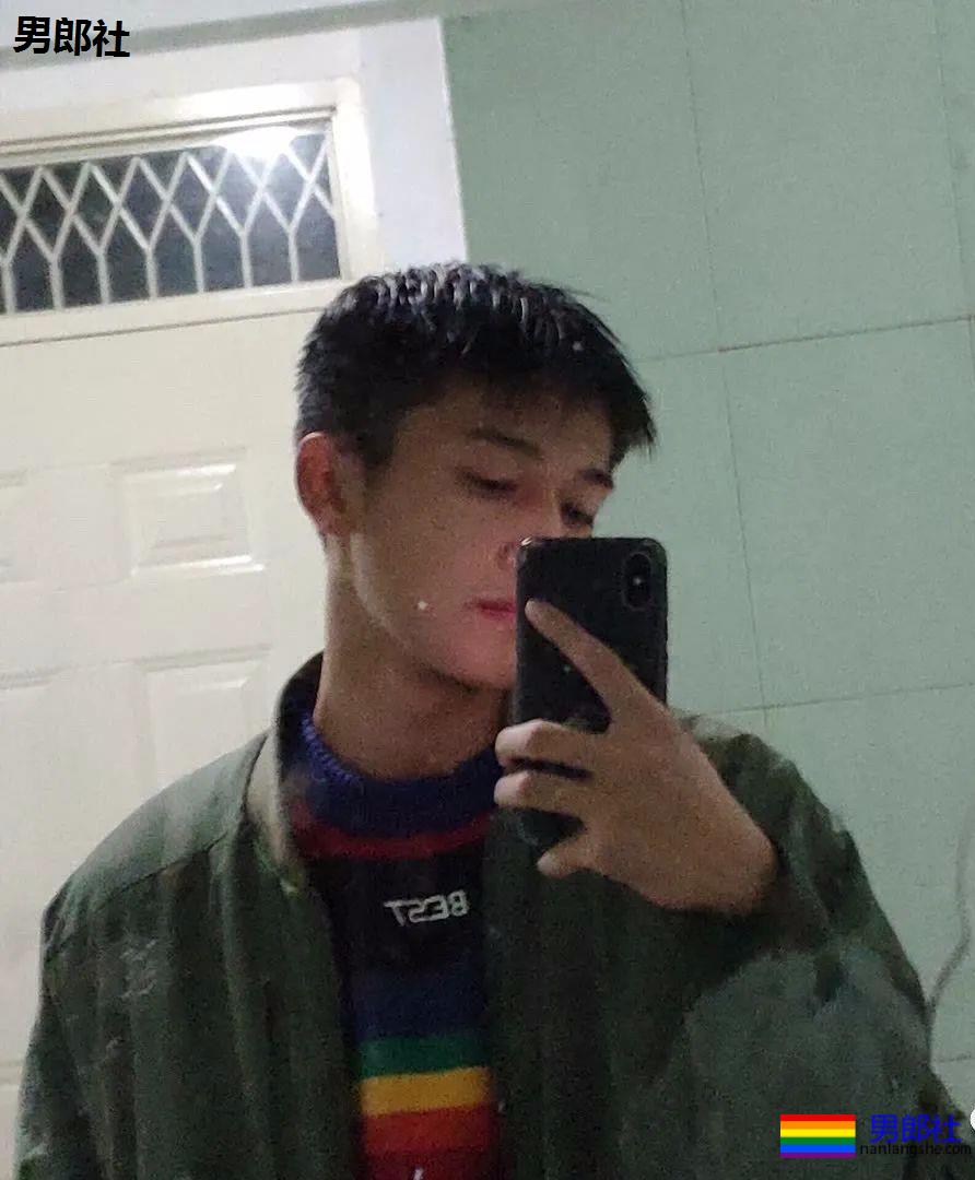 00后越来越大了，换衣室遇到这样的怎么办 - 51虹马