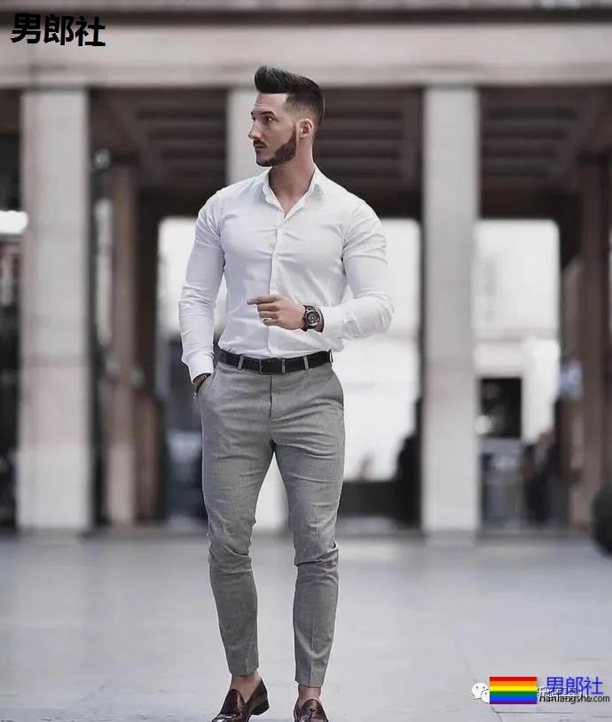 肌肉男千万别穿白衬衫，杀伤力太大！ - 51虹马