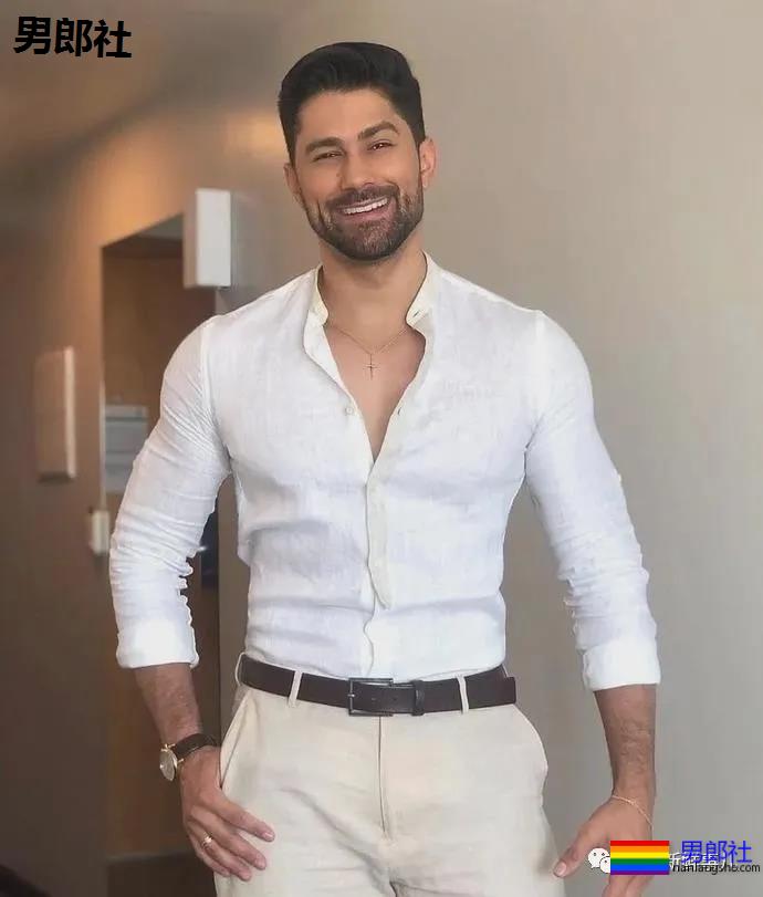 肌肉男千万别穿白衬衫，杀伤力太大！ - 51虹马