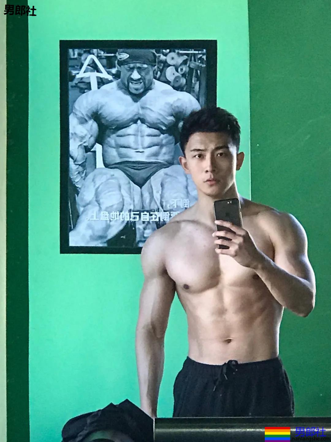 挤掉李现上位御用肌肉模特！国产高鼻梁体育生，超可以！ - 51虹马