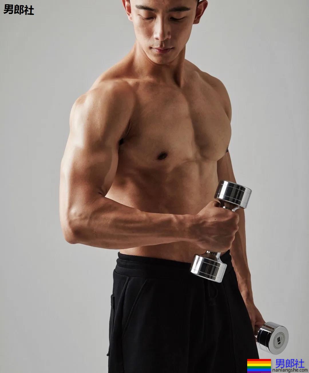 挤掉李现上位御用肌肉模特！国产高鼻梁体育生，超可以！ - 51虹马