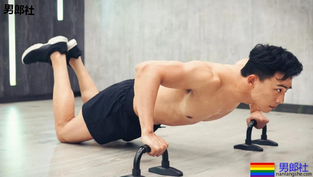 挤掉李现上位御用肌肉模特！国产高鼻梁体育生，超可以！ - 51虹马