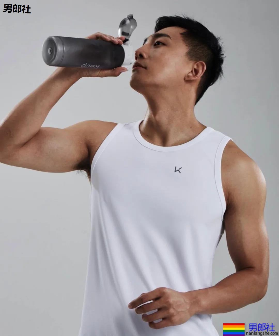 挤掉李现上位御用肌肉模特！国产高鼻梁体育生，超可以！ - 51虹马