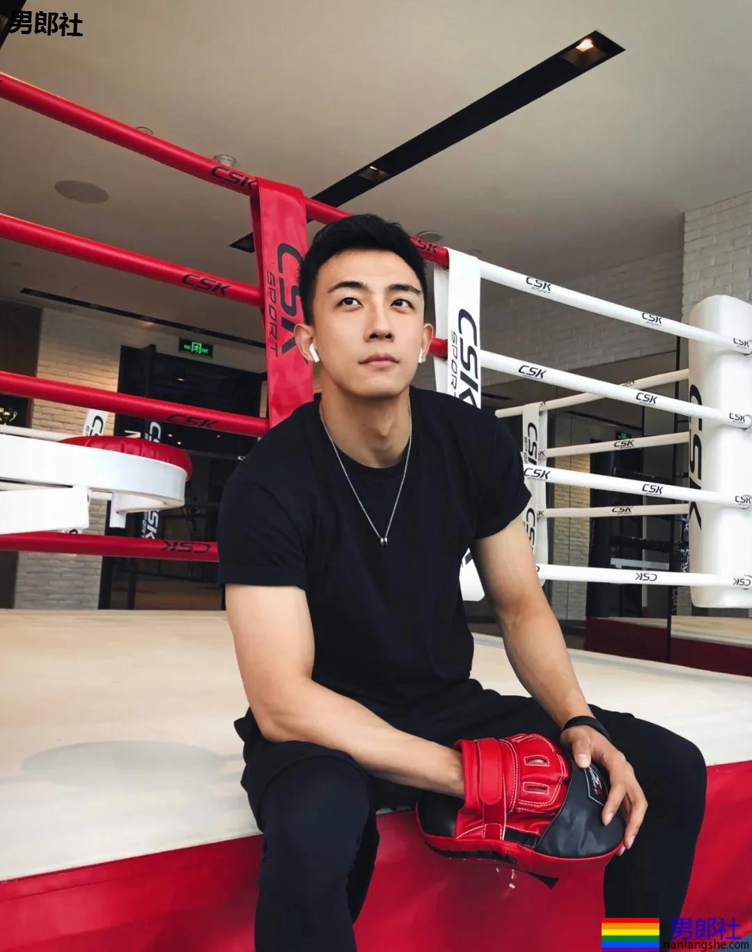 挤掉李现上位御用肌肉模特！国产高鼻梁体育生，超可以！ - 51虹马