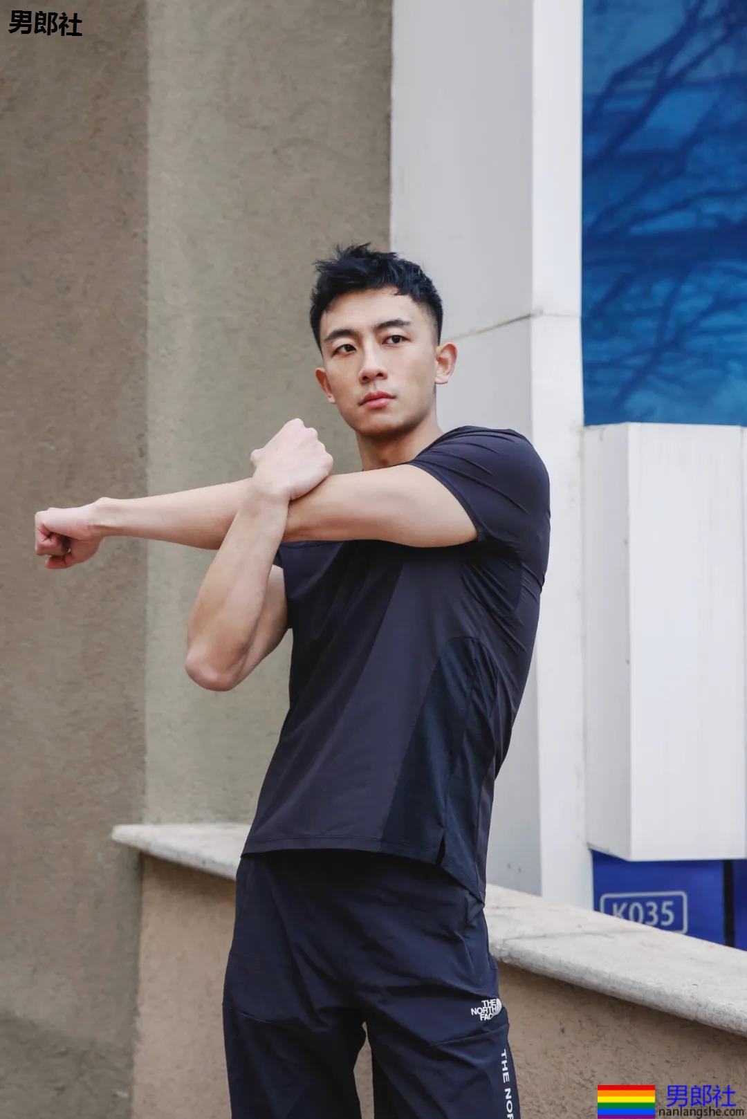 挤掉李现上位御用肌肉模特！国产高鼻梁体育生，超可以！ - 51虹马