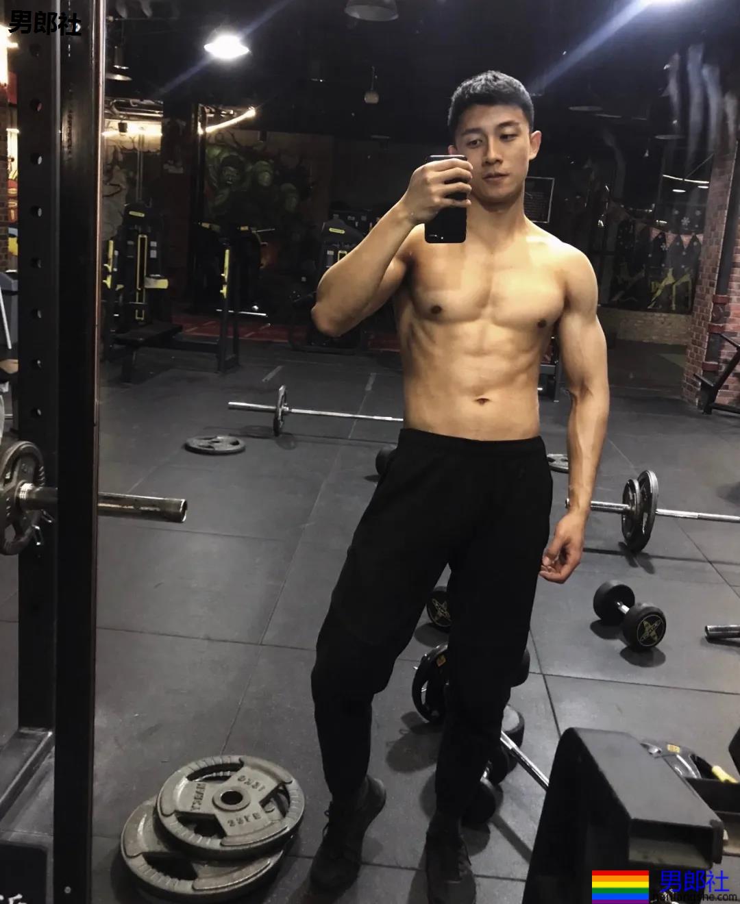 挤掉李现上位御用肌肉模特！国产高鼻梁体育生，超可以！ - 51虹马