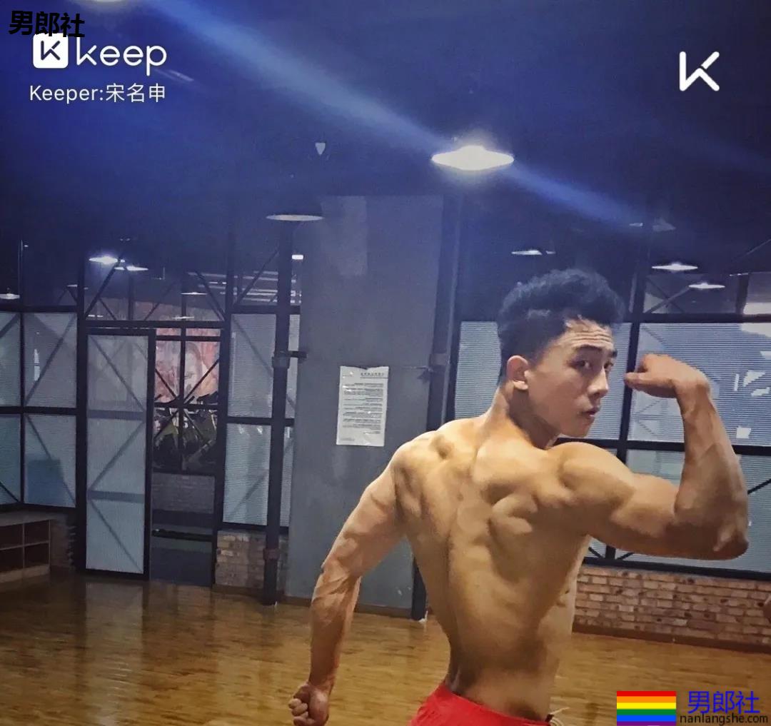 挤掉李现上位御用肌肉模特！国产高鼻梁体育生，超可以！ - 51虹马