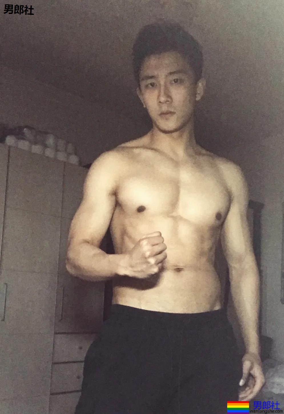 挤掉李现上位御用肌肉模特！国产高鼻梁体育生，超可以！ - 51虹马