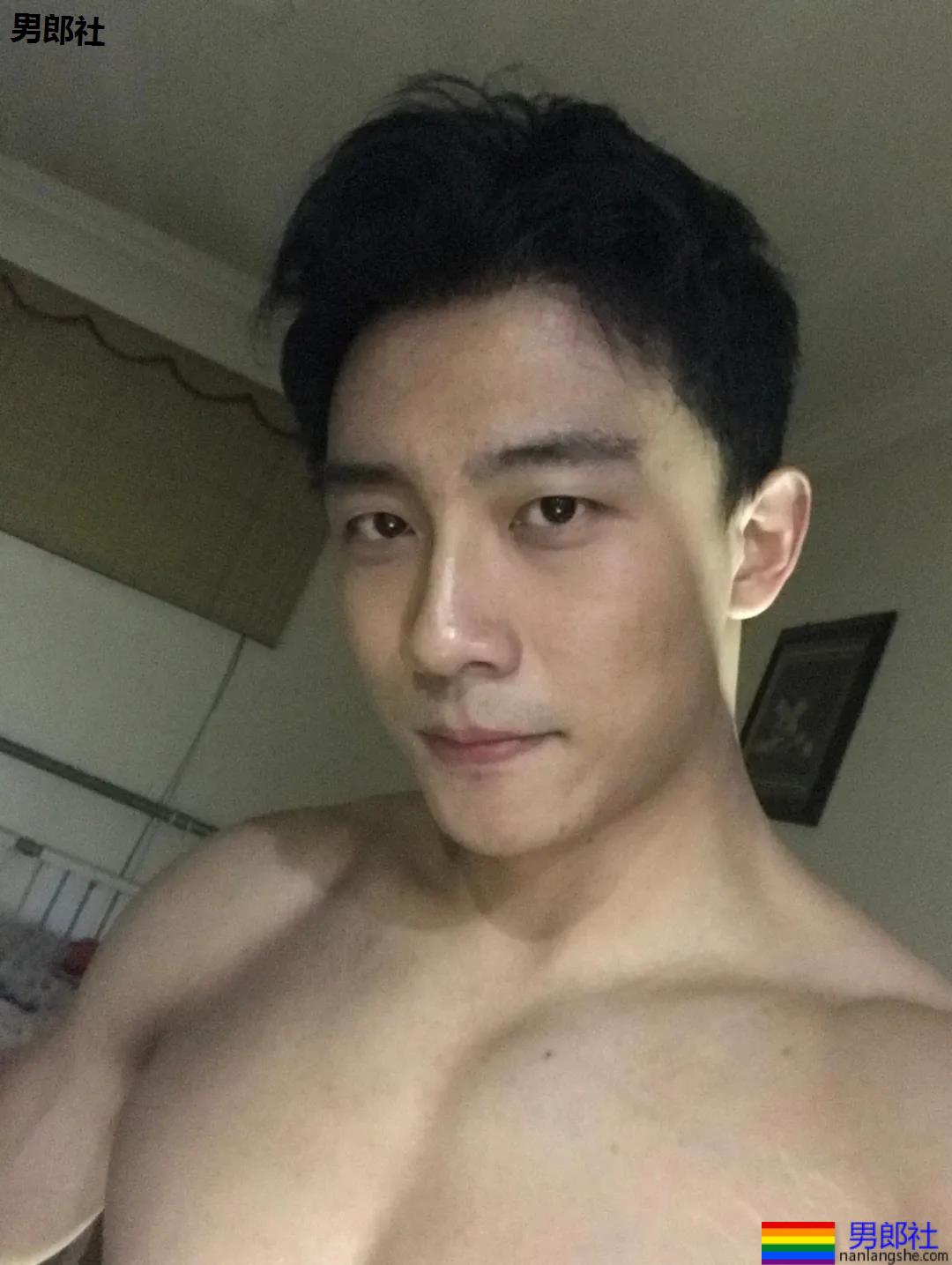 挤掉李现上位御用肌肉模特！国产高鼻梁体育生，超可以！ - 51虹马