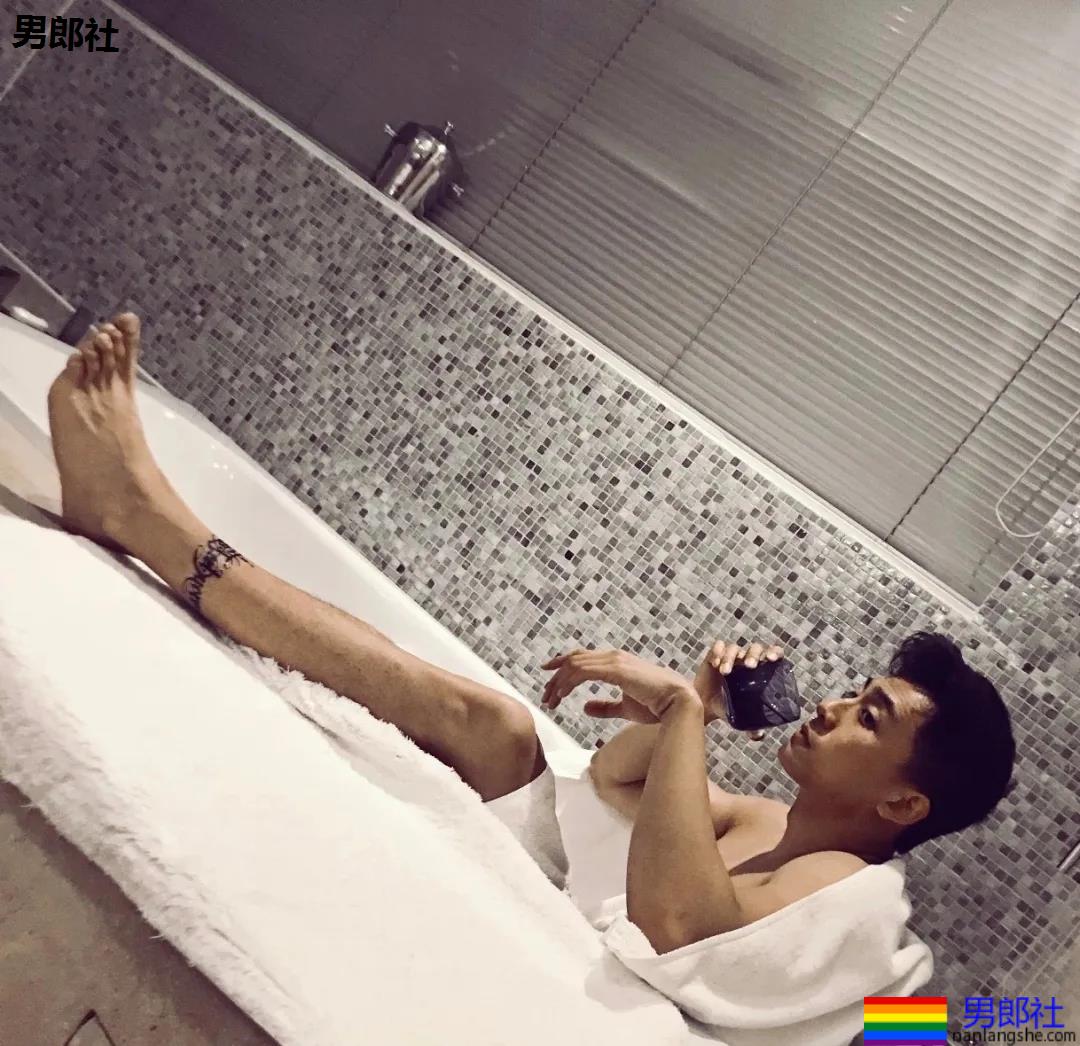 挤掉李现上位御用肌肉模特！国产高鼻梁体育生，超可以！ - 51虹马