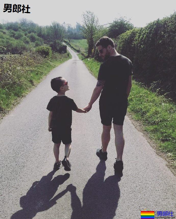 苏格兰第一个获准领养孩子的单身gay - 51虹马