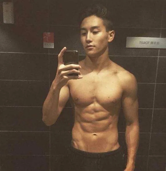 男星被迫拍GV，大尺照外泄后惨遭解约！ - 51虹马