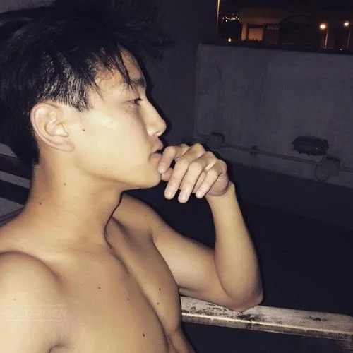 男星被迫拍GV，大尺照外泄后惨遭解约！ - 51虹马