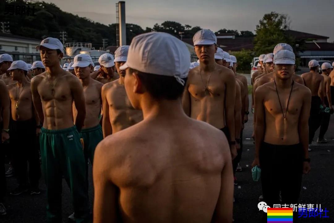 为赚钱，日本自卫队官员竟然兼职“男公关”上门服务 - 51虹马