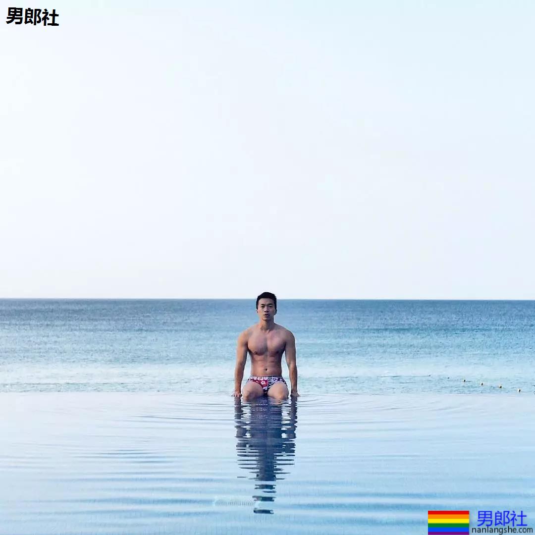 划船的小哥哥短裤真贴身，拍个照镜头都湿了 - 51虹马